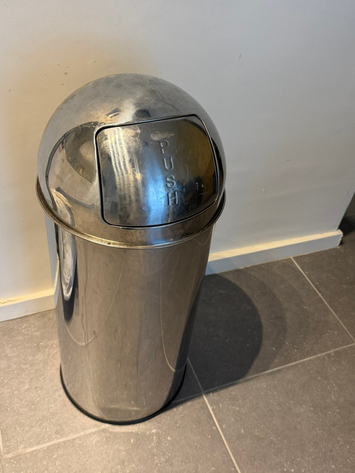 Retro Metal Trash Can / Retro Metalen Vuilnisbak, Huis en Inrichting, Ophalen, Gebruikt, Metaal