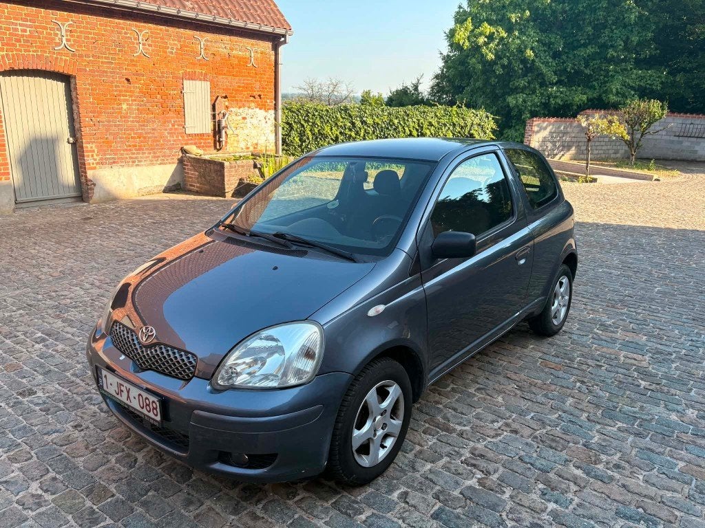 Toyota Yaris 1,0 essence, Achat, 998 cm³, Boîte manuelle, Autres couleurs