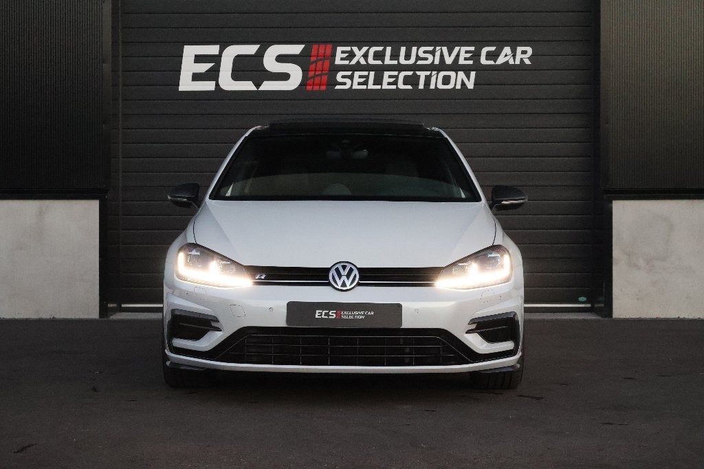 Volkswagen Golf 7.5 R | Full option | Akrapovic | Panorama, Auto's, Volkswagen, Automaat, 4 cilinders, 1984 cc, Parkeerassistent