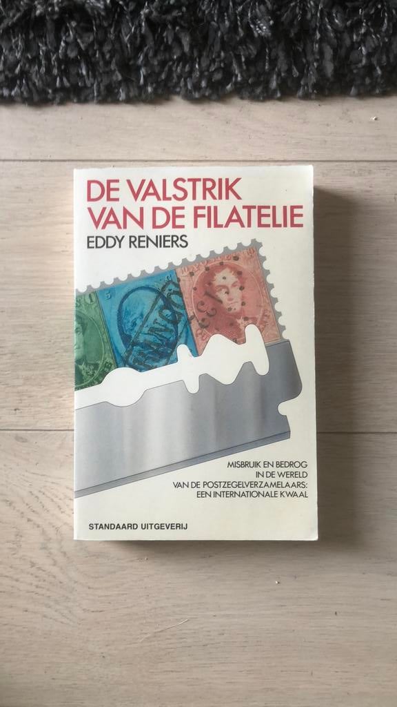 Boek; De Valstrik Van De Filatelie., Boeken, Hobby en Vrije tijd, Zo goed als nieuw, Ophalen