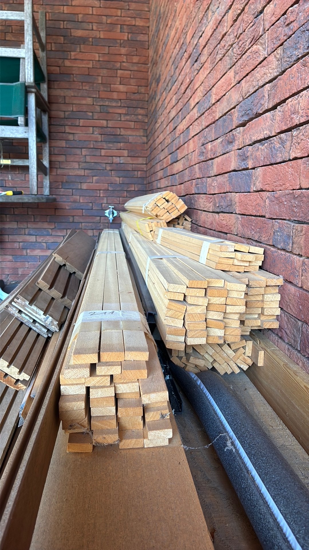 Ayous regels 28x11mm 211cm, 133cm lang, Ophalen, Zo goed als nieuw