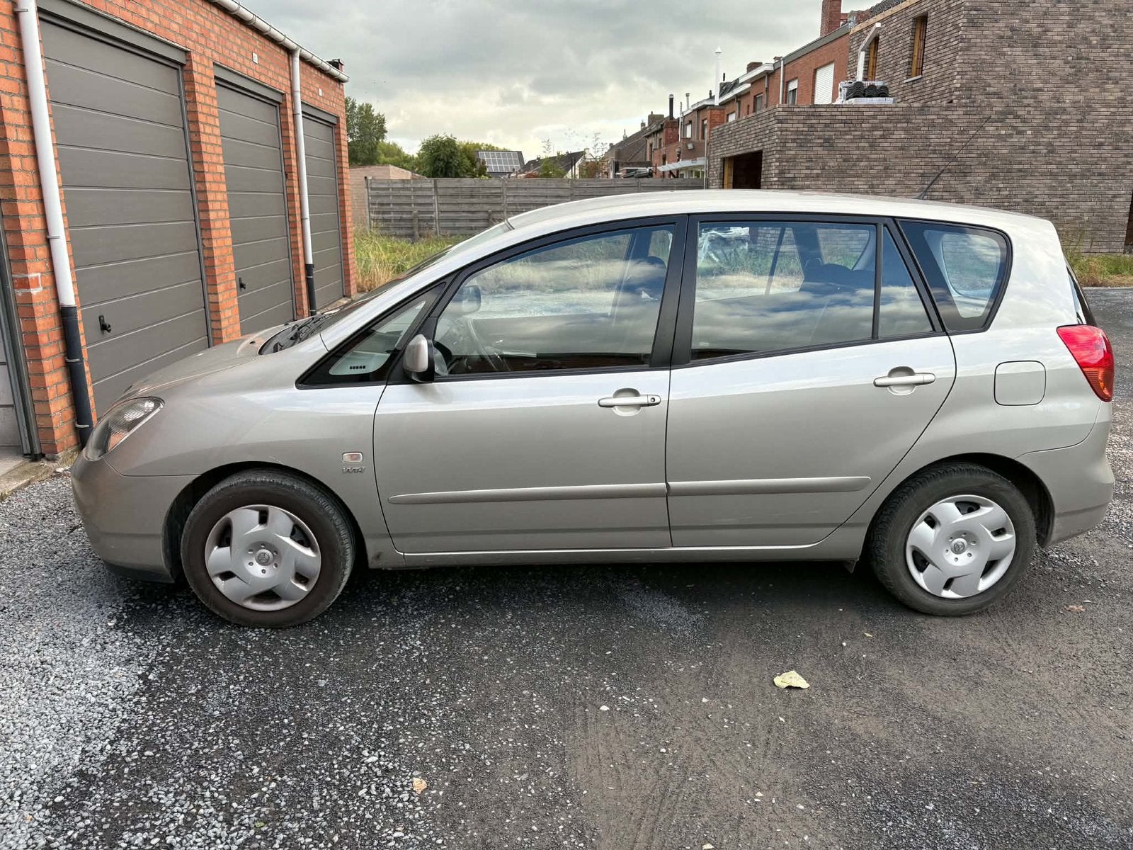 Toyota Corolla Verso, Autos, Argent ou Gris, Achat, 174 g/km, Boîte manuelle