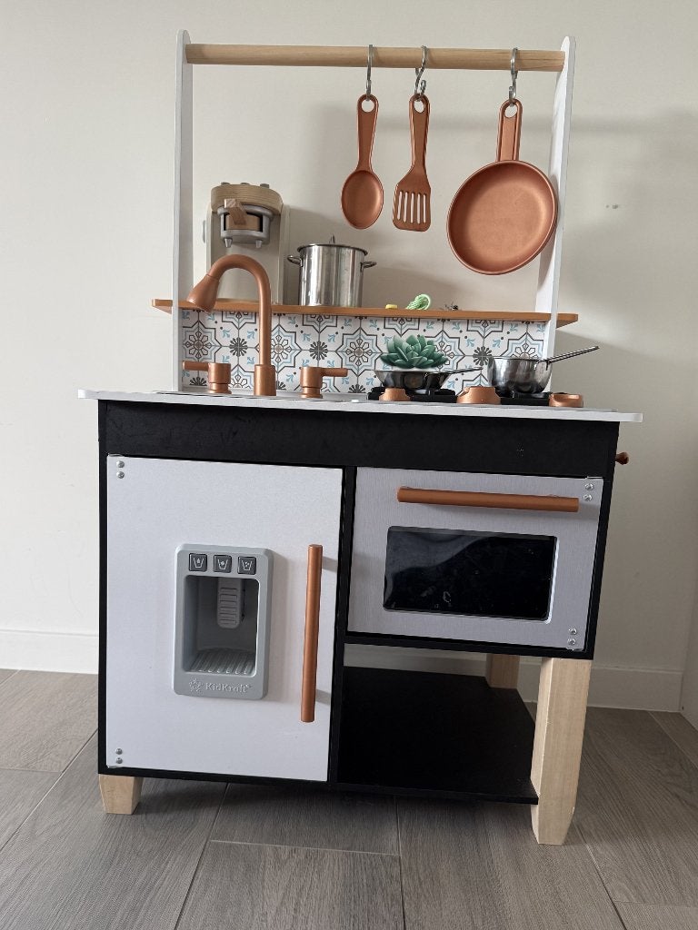 Speelkeuken met heel wat houten accessoires, Ophalen, Speelkeuken