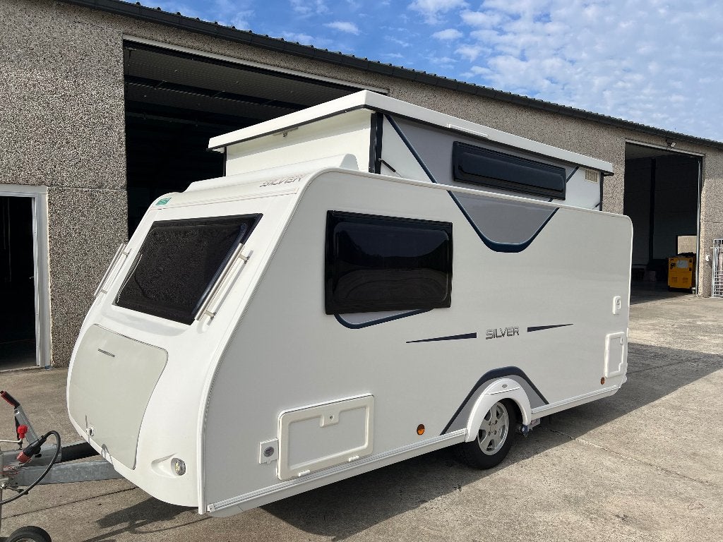 Trigano Silver Trend 380 + MOVER, Caravanes & Camping, Coin salon convertible, Trigano, Entreprise, Jusqu'à 4 m