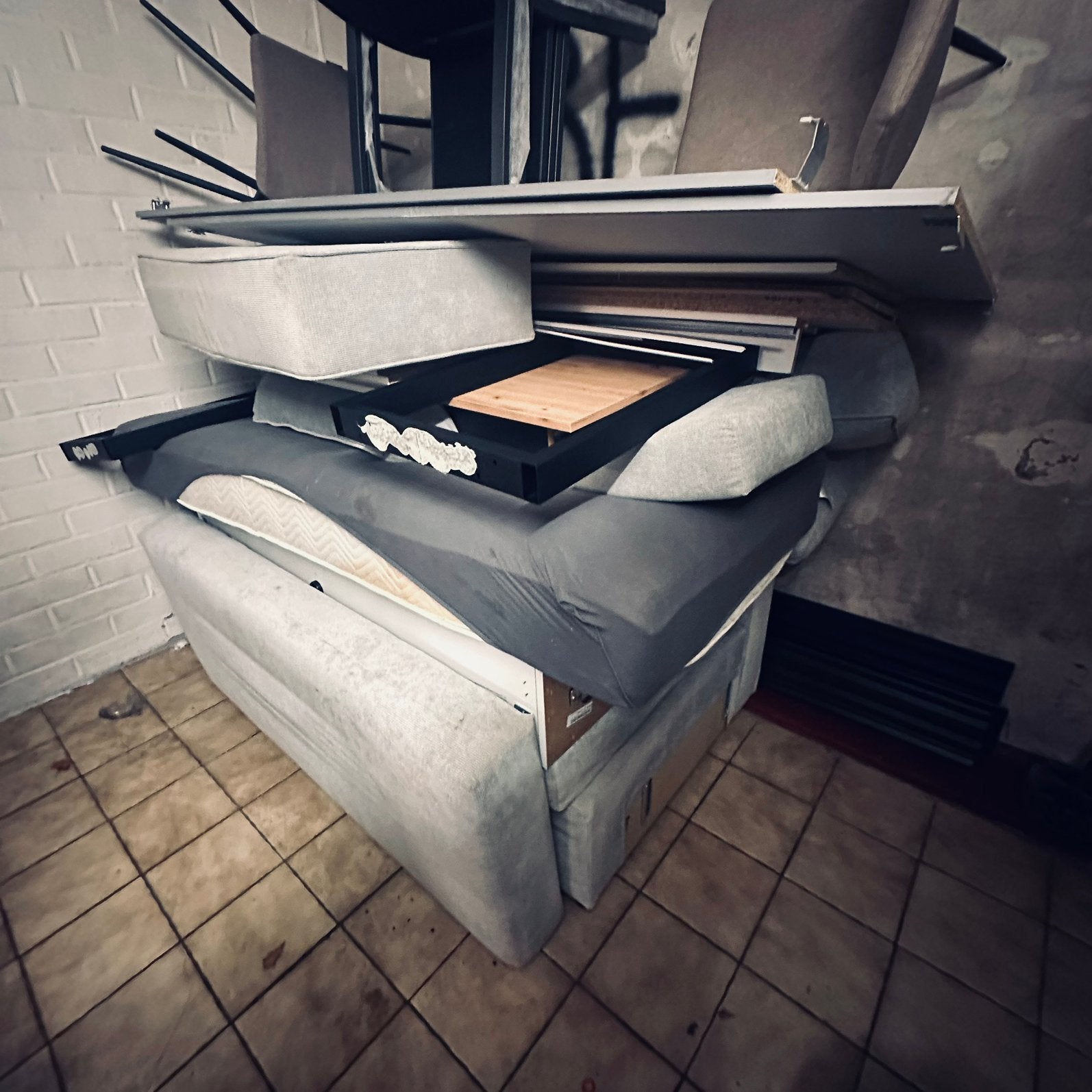 Lot a vendre 4 chaise lit matelas garde robe, Maison & Meubles, Enlèvement, Utilisé