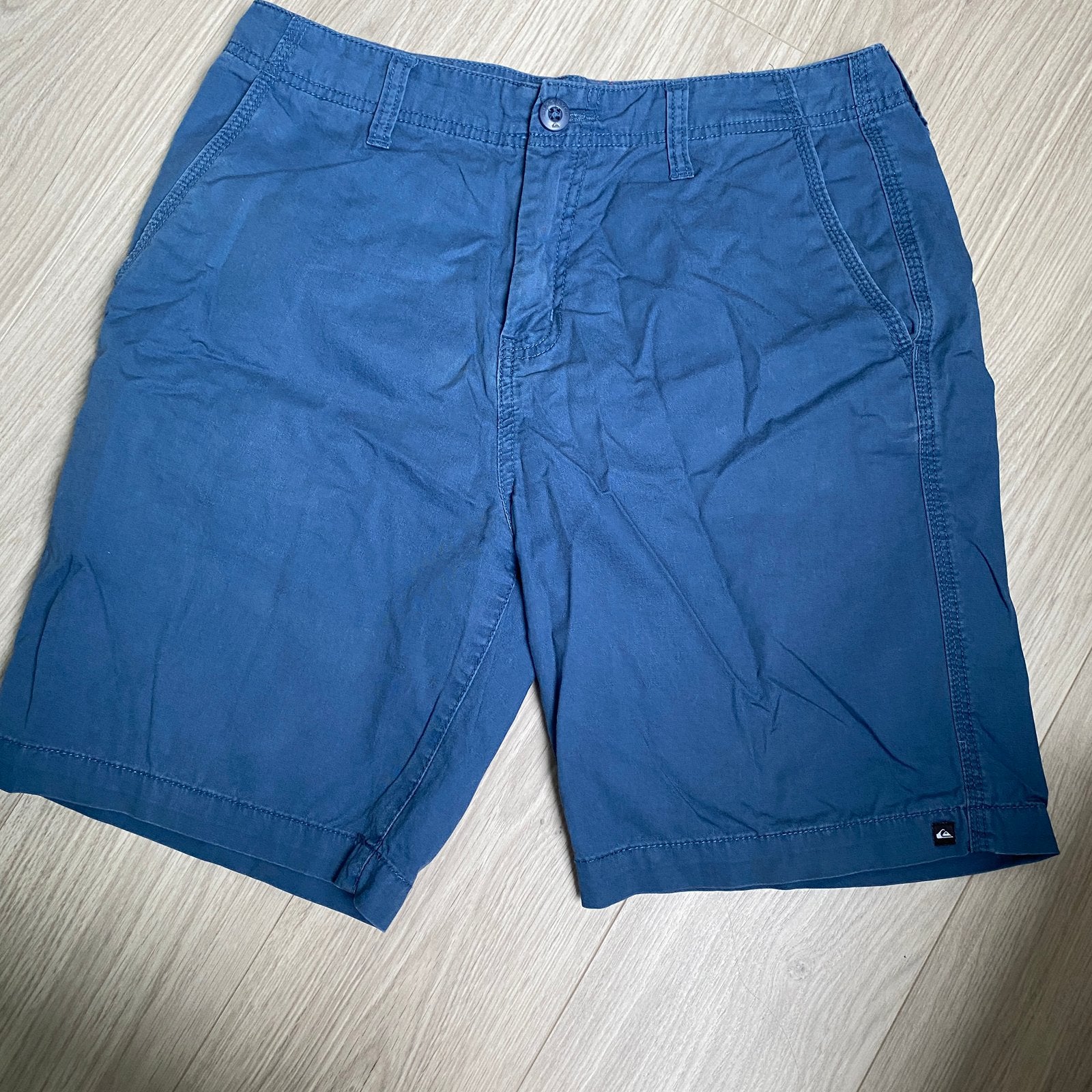 Short quiksilver maat 30, Kleding | Heren, Broeken en Pantalons, Ophalen of Verzenden, Gedragen, Blauw