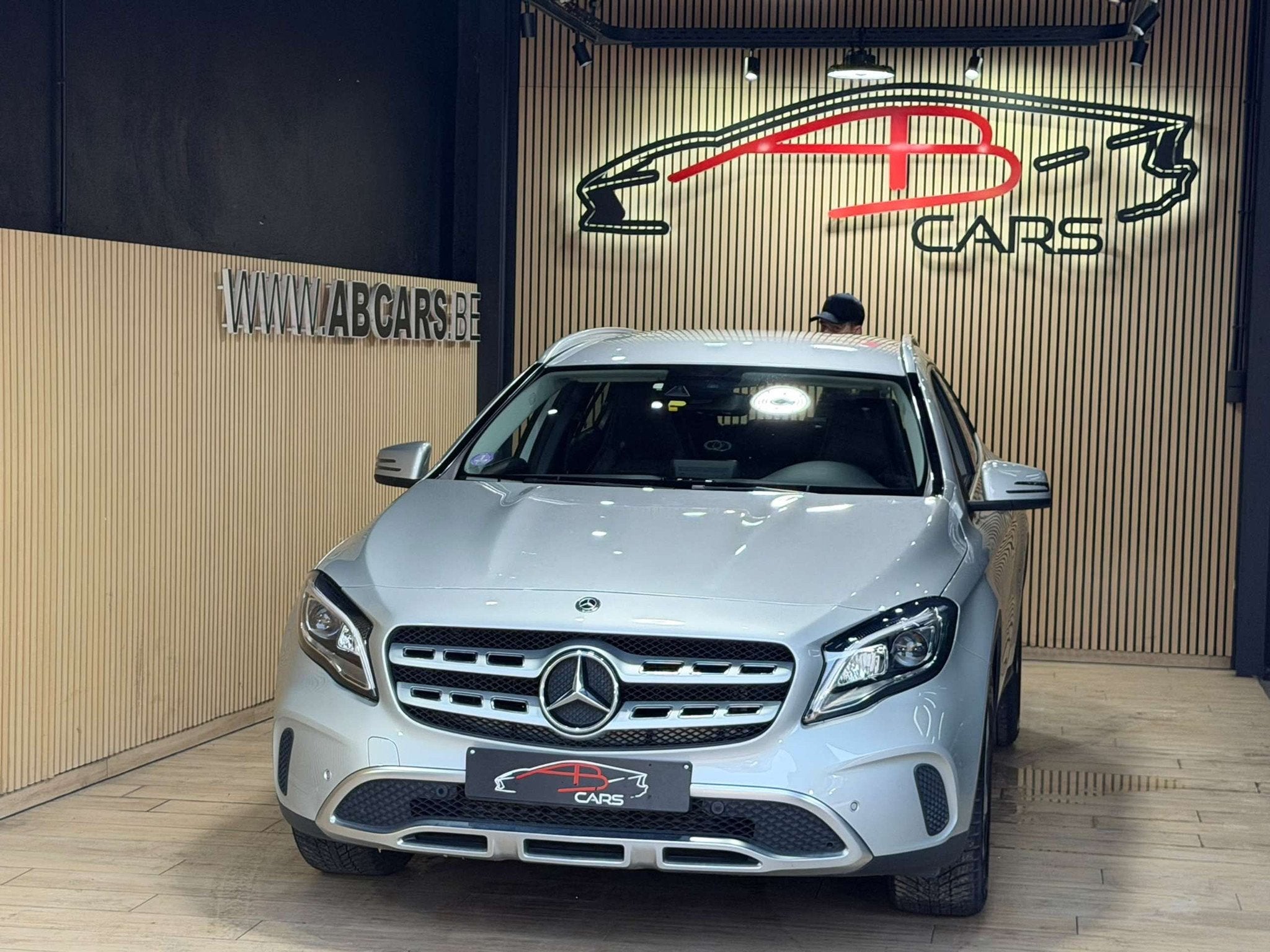 Mercedes-Benz GLA 180 * PACK SPORT * 1ER PROPRIETAIRE * GARA, Argent ou Gris, Achat, Entreprise, Boîte manuelle