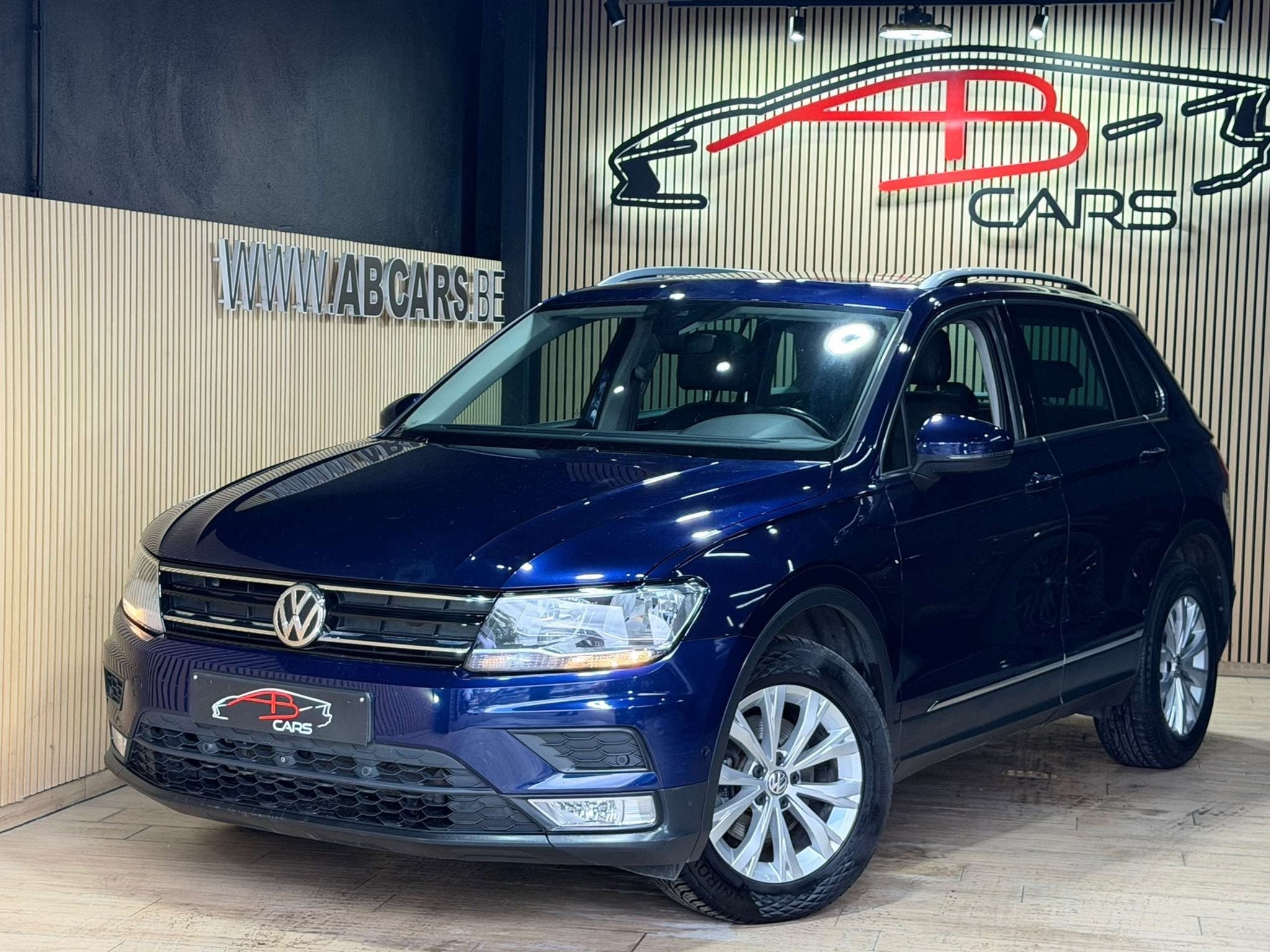 Volkswagen Tiguan 2.0 TDi * SPORT * 1ER PROP * GARANTIE 12 M, Bi-Xenon koplampen, Gebruikt, 4 cilinders, Leder