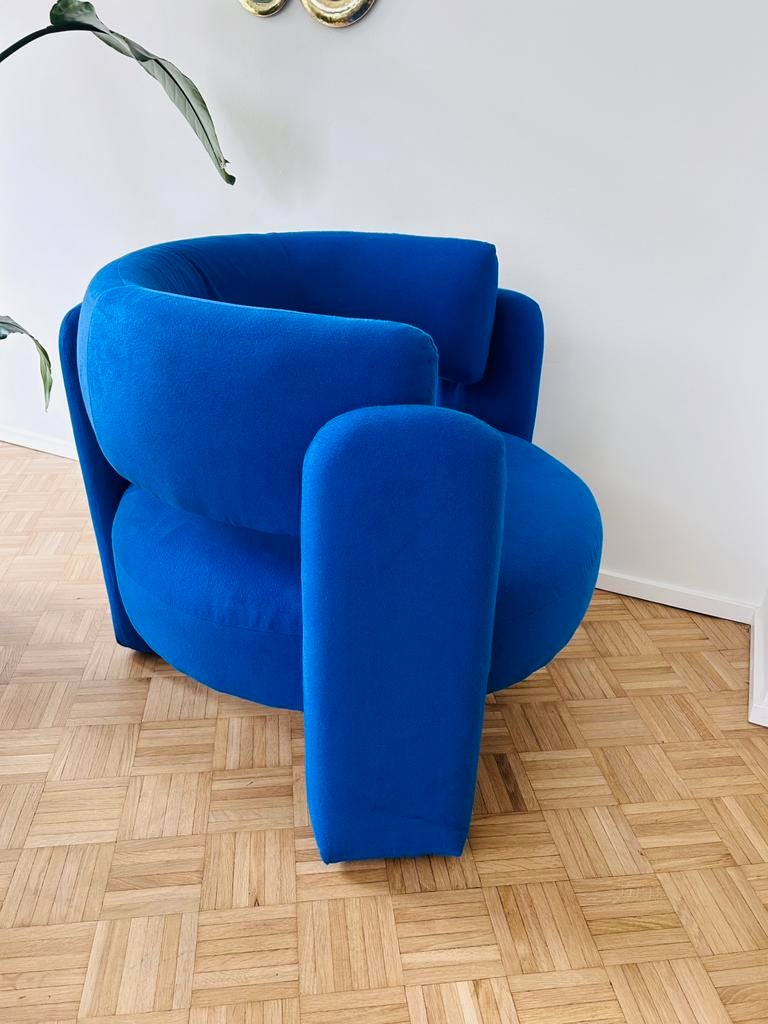 Fauteuil tripode bleu  en tissu type feutrine de chez Sweeek, Enlèvement, Comme neuf