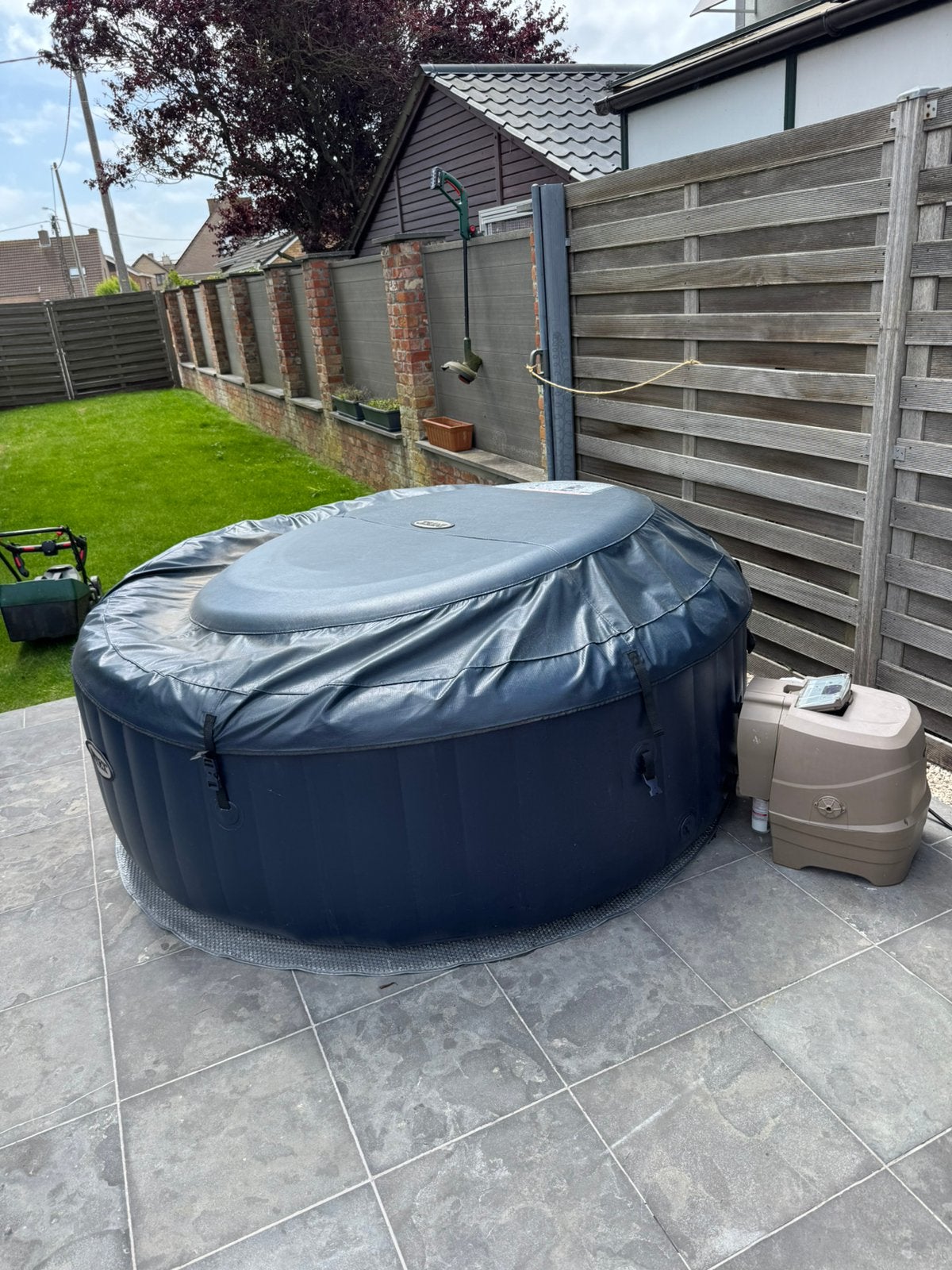 Jacuzzi Intex pour 6 personnes, Enlèvement, Comme neuf
