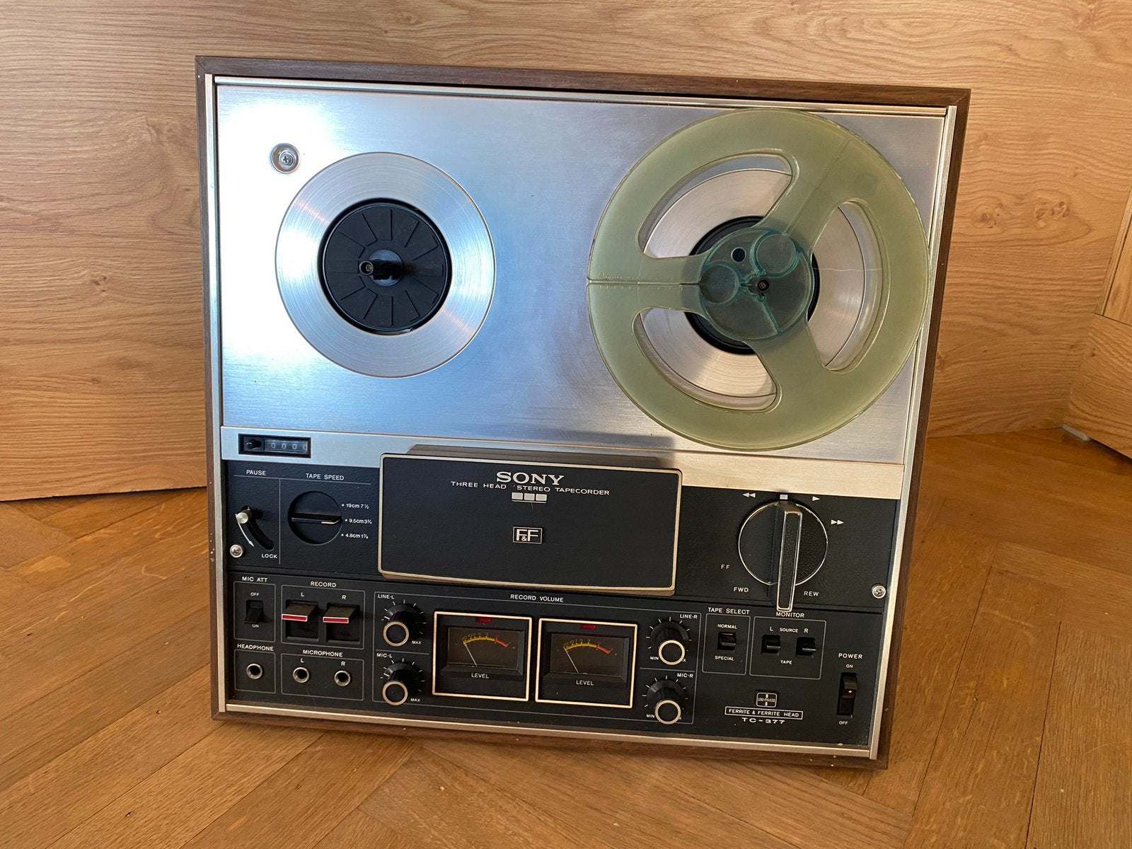 Sony three head stereo taperecorder - te herstellen, Audio, Tv en Foto, Bandrecorder, Ophalen, Defecte bandrecorder, Met stofkap