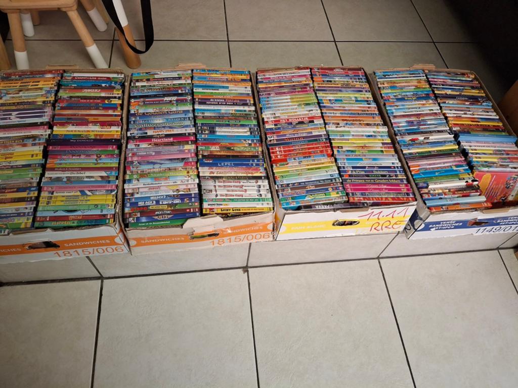 Bijna 300 kinder dvd's,  krasvrij!!, 1 € st. , 10 + 1 Gratis, Cd's en Dvd's, Ophalen of Verzenden, Avontuur, Film
