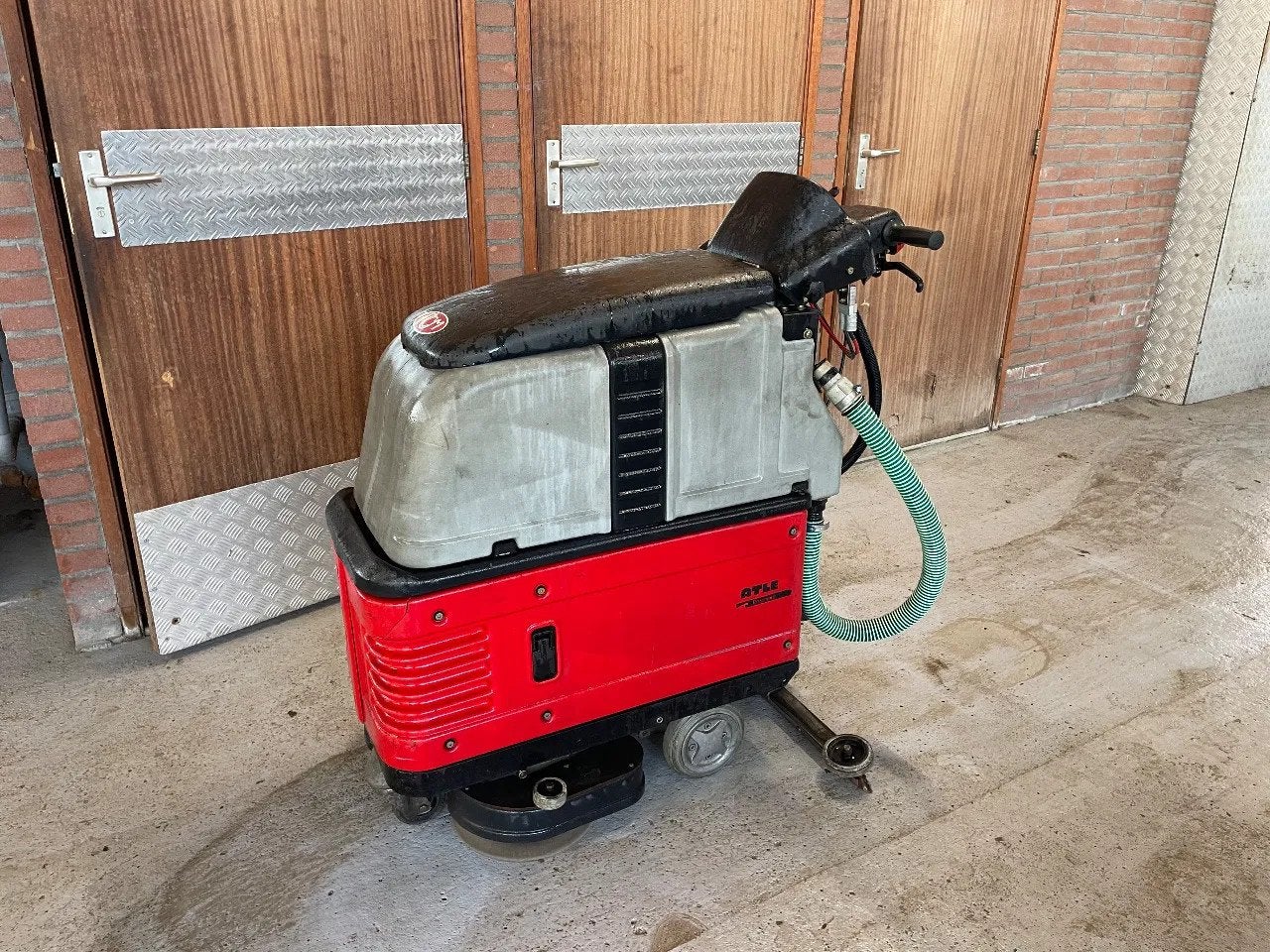 Schrobmachine Schrobmachine dubbele borstels Goedwerkend, Schrobmachine, Info@alblasinterntransport.nl, IT