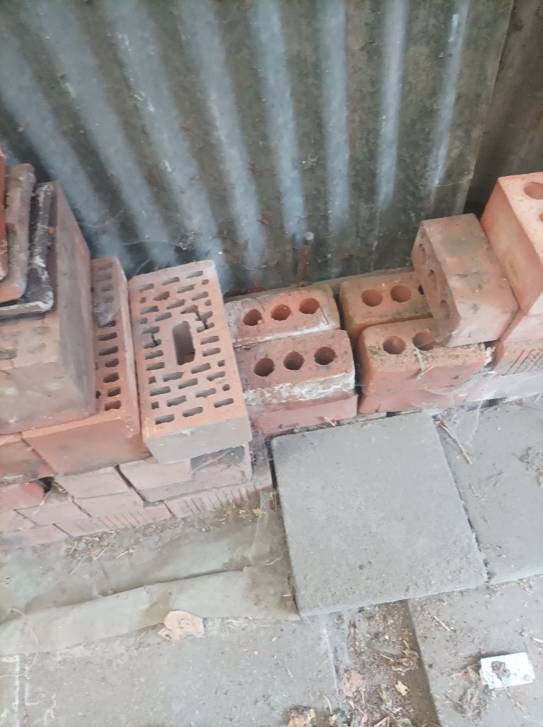 Gratis bakstenen, ongeveer 320 stuks te bekomen in Zelzate., Bricolage & Construction, Briques, Enlèvement, Comme neuf, Briques