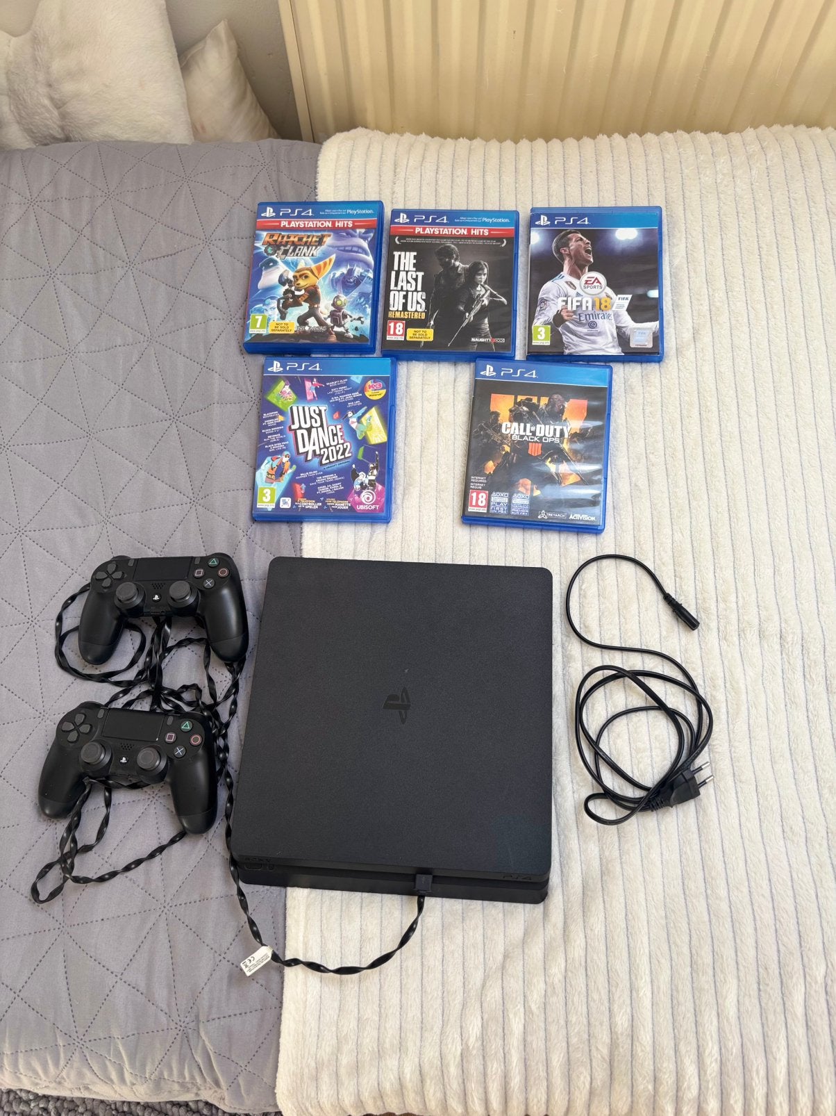 PS4 Slim 500 GB + 2 controllers + 5 games, Met 2 controllers, Nieuw, Ophalen of Verzenden, Slim