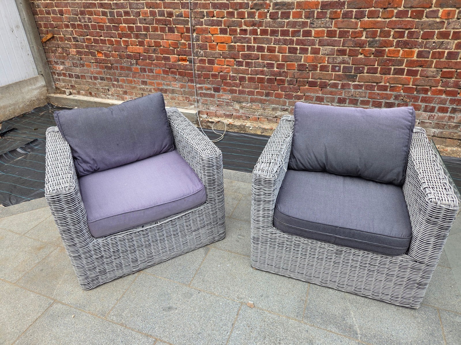 Gratis 2 loungezetels en glazen tafelblad, Ophalen