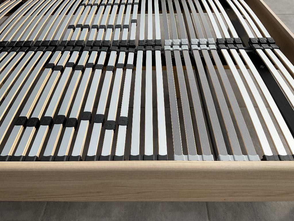 Bedframe 140X200 + 2 ergonomische lattenbodems, Huis en Inrichting, Slaapkamer | Bedden, Ophalen, Gebruikt, Beige, Tweepersoons