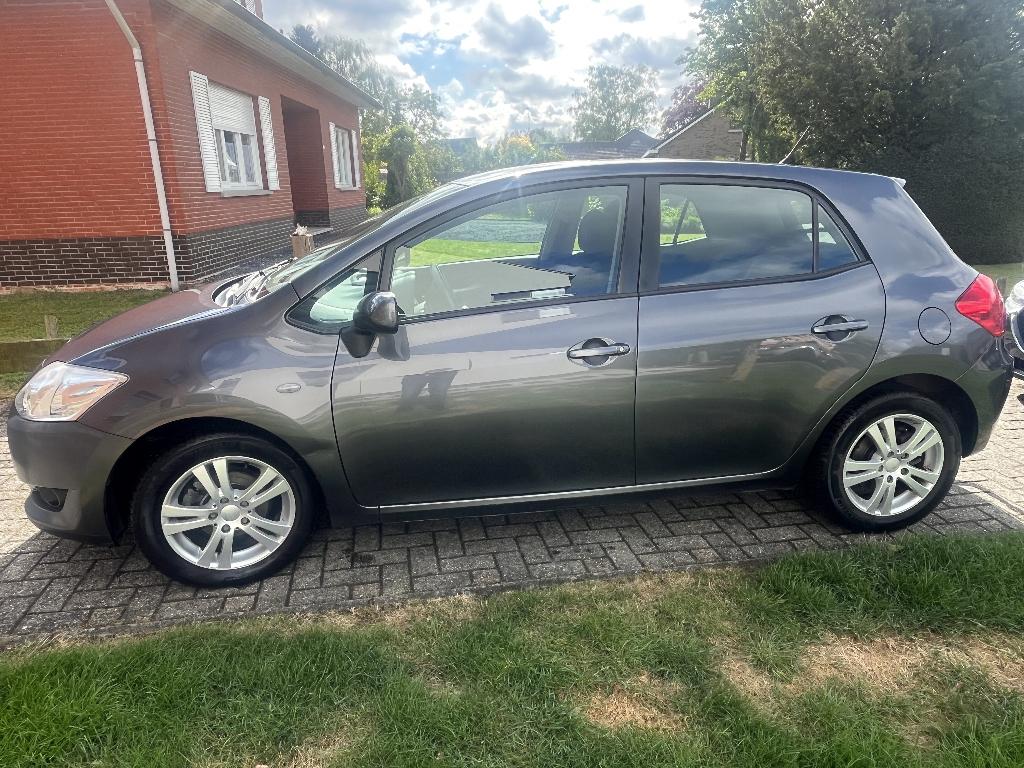 Toyota auris, Auto's, Toyota, Voorwielaandrijving, Stof, Zwart, 4 cilinders