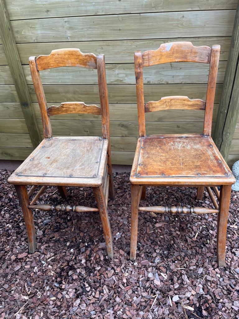 2 chaises anciennes en bois rétro, Antiquités & Art, Enlèvement