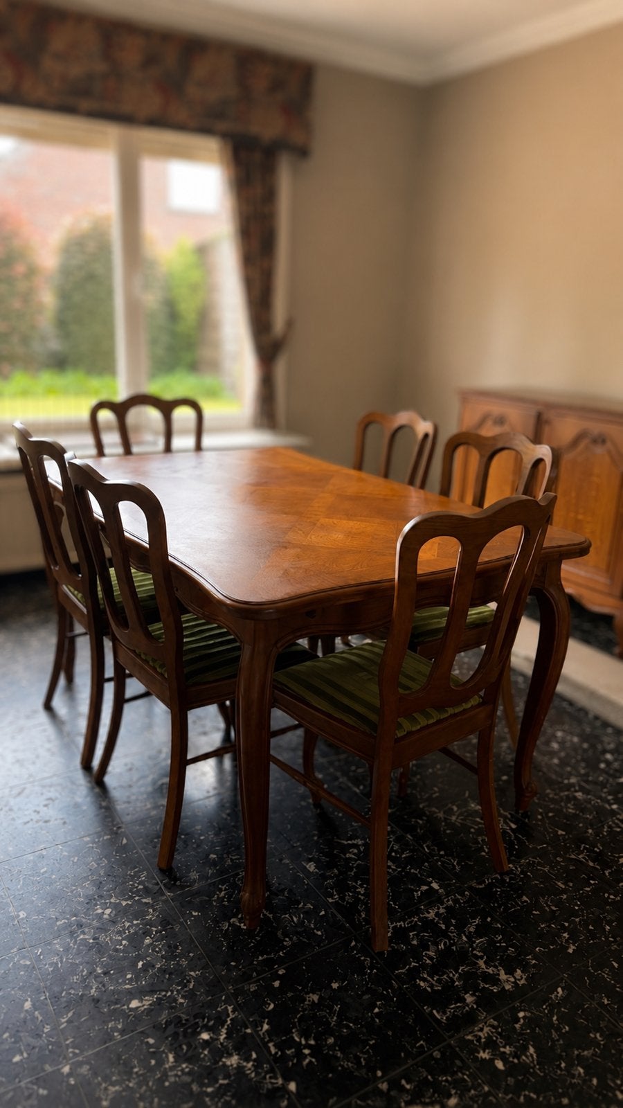 Massief eiken eetkamer met 6 stoelen – klassieke stijl, Ophalen, Zo goed als nieuw