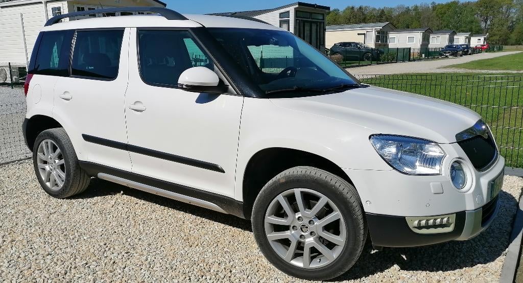 Yeti 4x4 automaat, Auto's, Skoda, Automaat, Euro 5, Beige, 4 cilinders