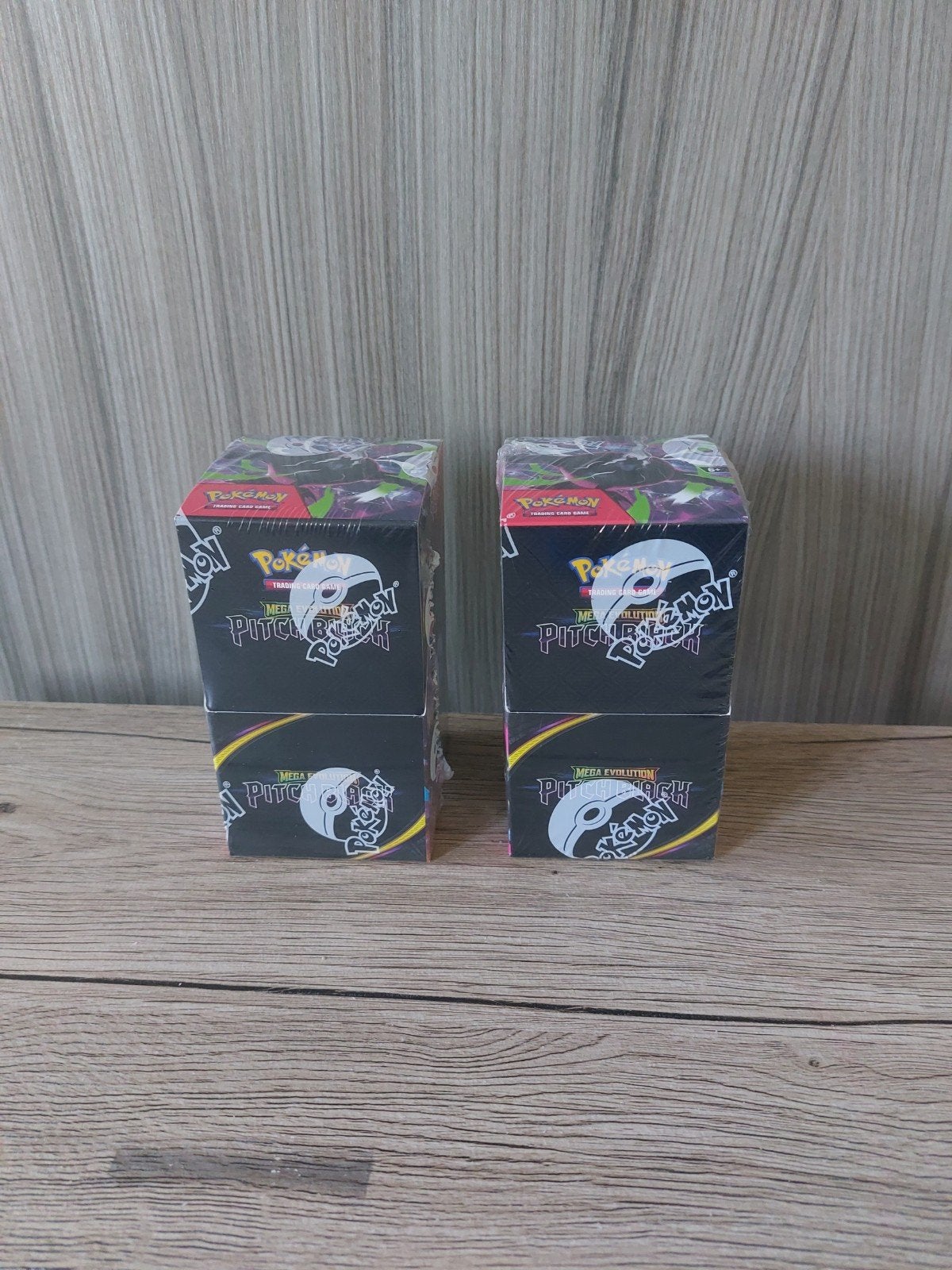 2 halve booster boxen van Pitch black, Ophalen, Nieuw, Meerdere kaarten, Foil
