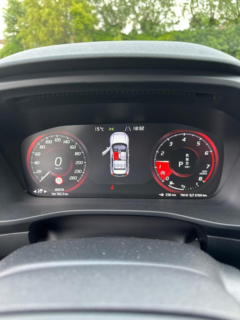 Goed onderhouden Volvo XC40 t5 weg wegens nieuwe wagen, Auto's, Volvo, 177 g/km, 4 cilinders, 1969 cc, Leder