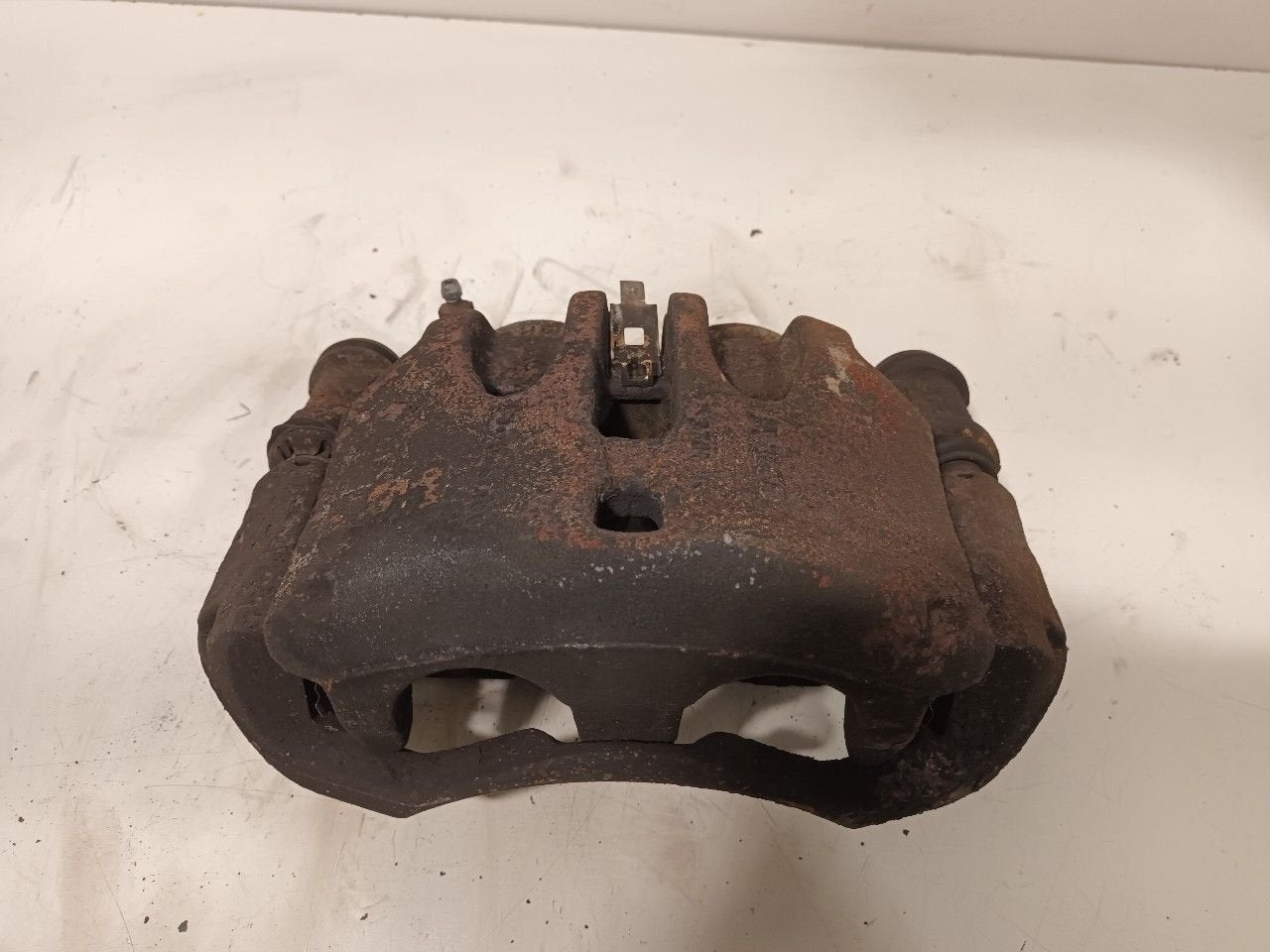 Remklauw links voor Iveco New Daily, Onderdelen@venauto.nl, Van der Ven Autorecycling B.V., Gebruikt, Ettenseweg 76, 4706 PB Roosendaal, The Netherlands