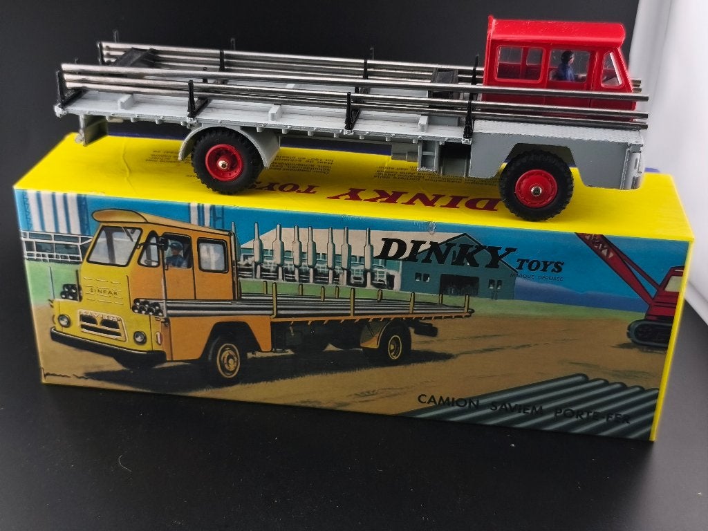 DINKY TOYS FRANCE SAVIEM IJZEREN DEUR REF 885, Ophalen of Verzenden, Zo goed als nieuw, Dinky Toys