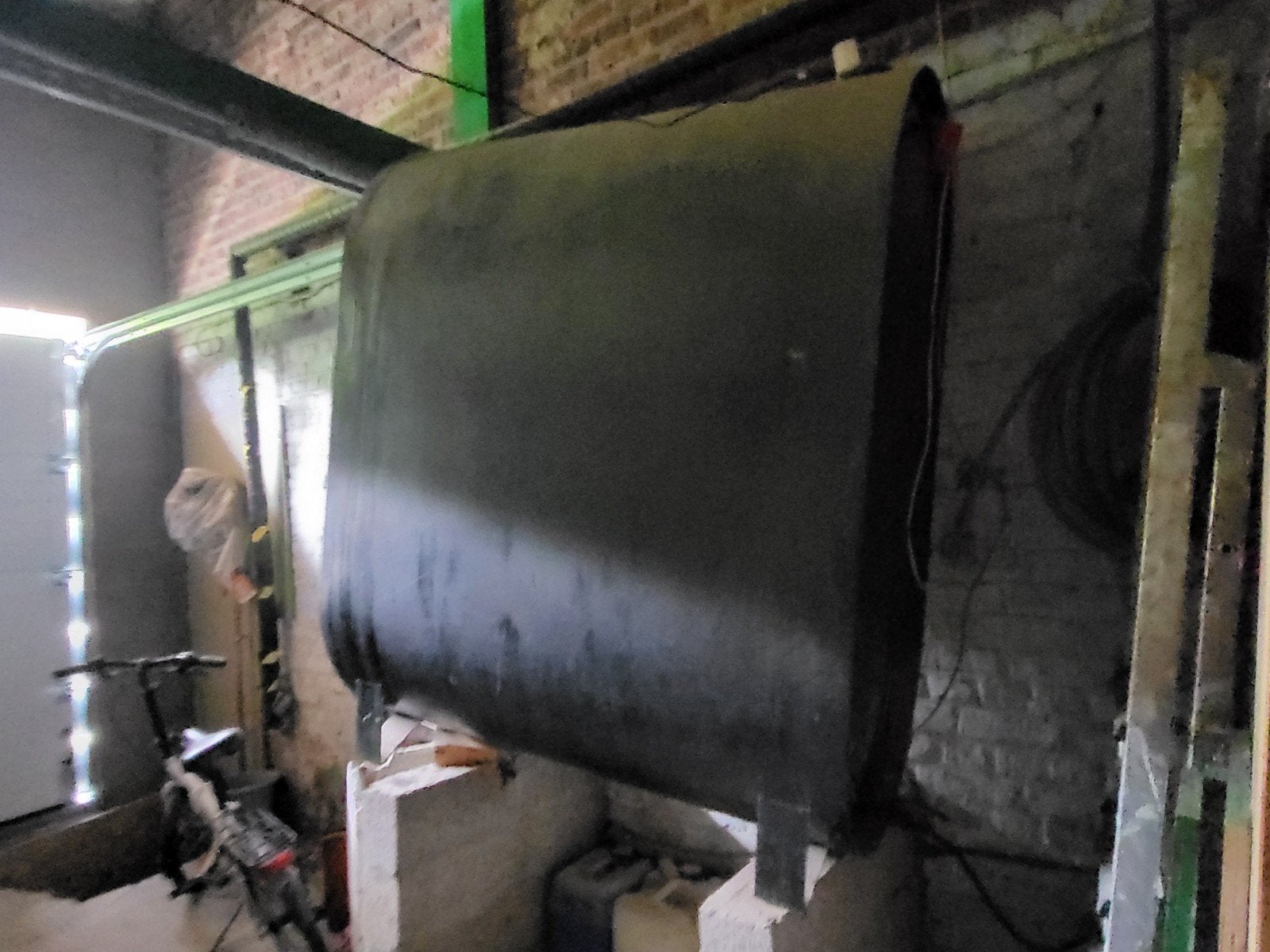 GRATIS 2 metalen stookolietanks en 2 stookoliestoven, Doe-het-zelf en Bouw, Ophalen