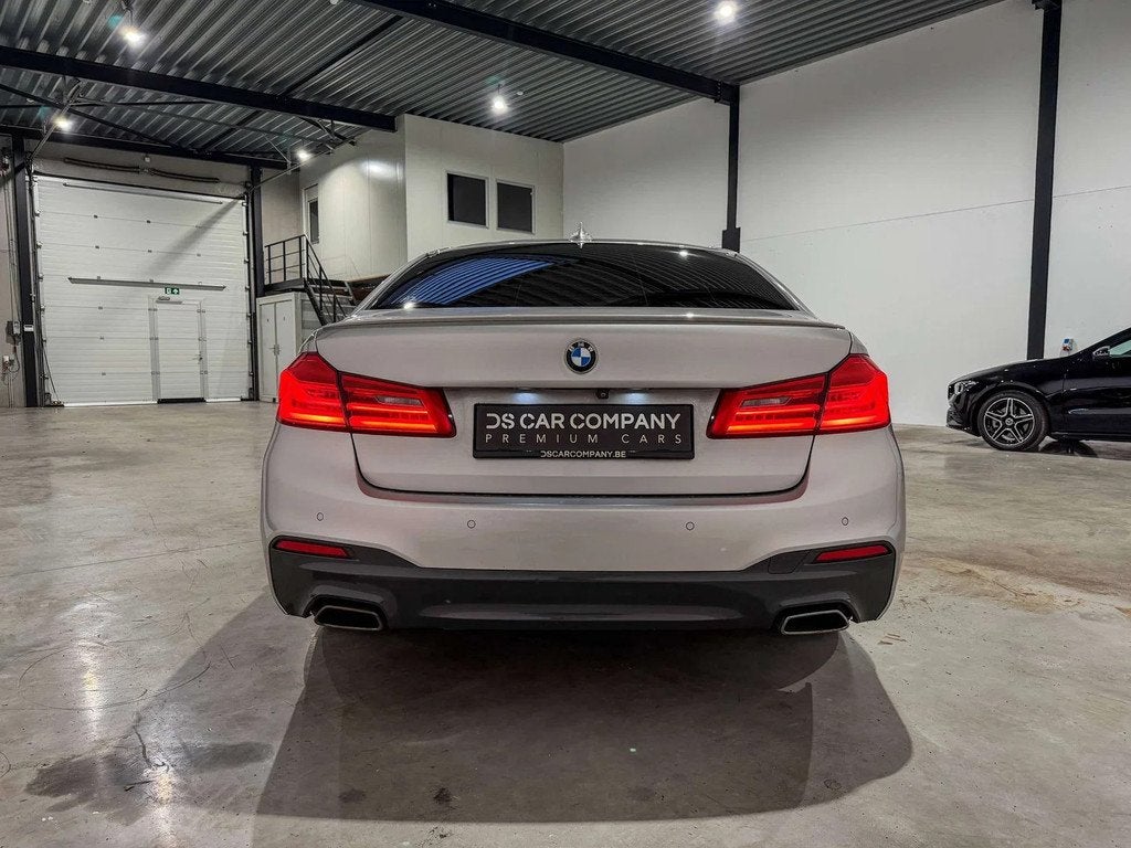 BMW 5 Serie 530 Plug-in | M Sport | Individual | Surround, Auto's, BMW, Automaat, Gebruikt, 4 cilinders, 2420 kg