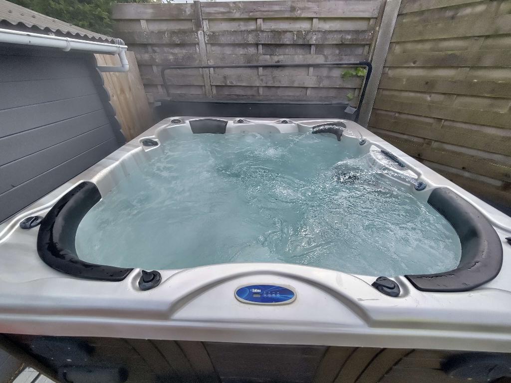 Jacuzzi Balbao 5 personen (nog 6 maanden garantie), Ophalen, Gebruikt, Filter, Vast