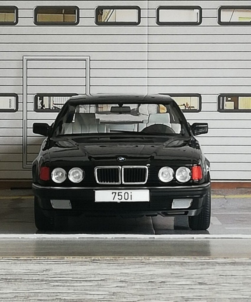 BMW 750I (E32) 1/18, Ophalen of Verzenden, Nieuw, Auto, Overige merken