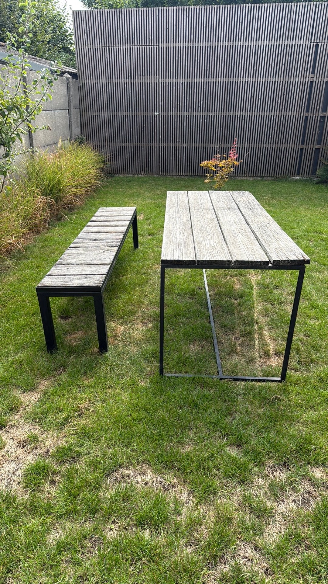 Zitbank en tuintafel, Ophalen, Zo goed als nieuw, Hout