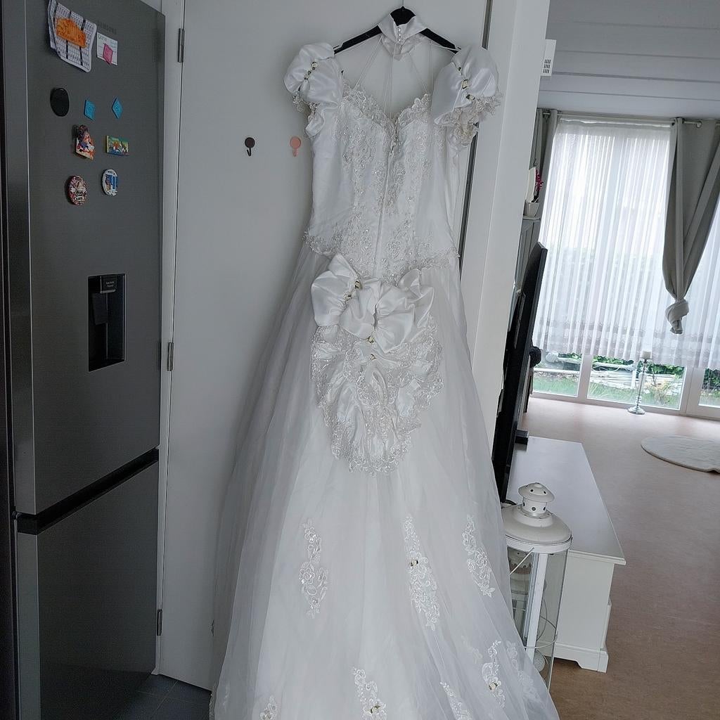Prachtige  trouwkleed  in perfecte staat  sisi  maat 12., Kleding | Dames, Trouwkleding en Trouwaccessoires, Ophalen