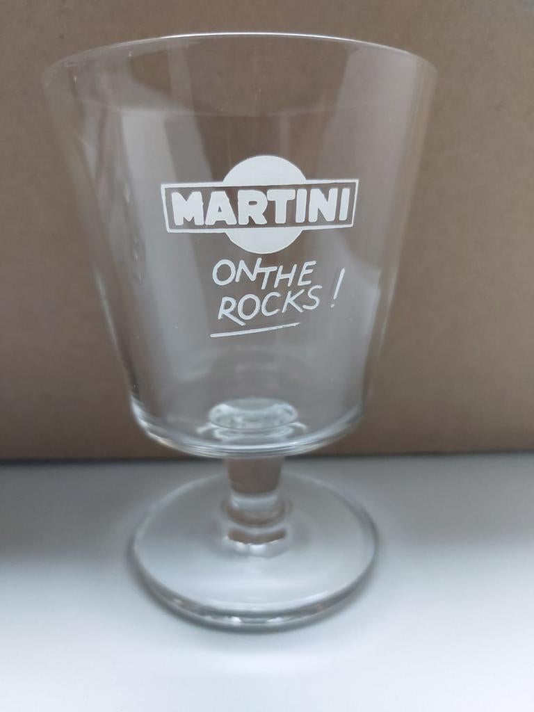 2 glazen op voet - Martini on the rocks !, Ophalen