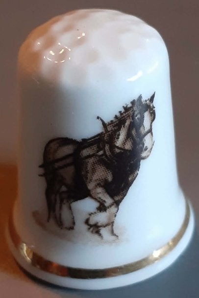 des a coudre de collection cheval de trait (9), Collections, Dés à coudre, Enlèvement ou Envoi, Comme neuf, Porcelaine