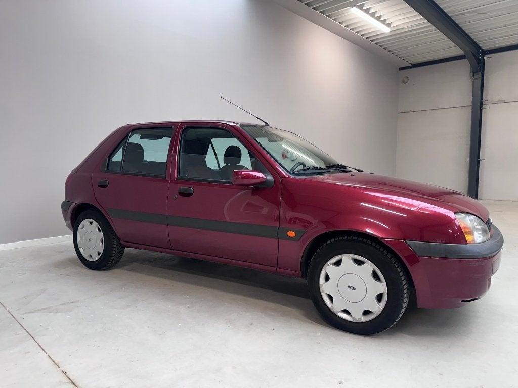 Ford Fiesta 1.3i Slechts 40000km Gekeurd VVK, Autos, Achat, Entretenue par le concessionnaire, Noir, 5 portes