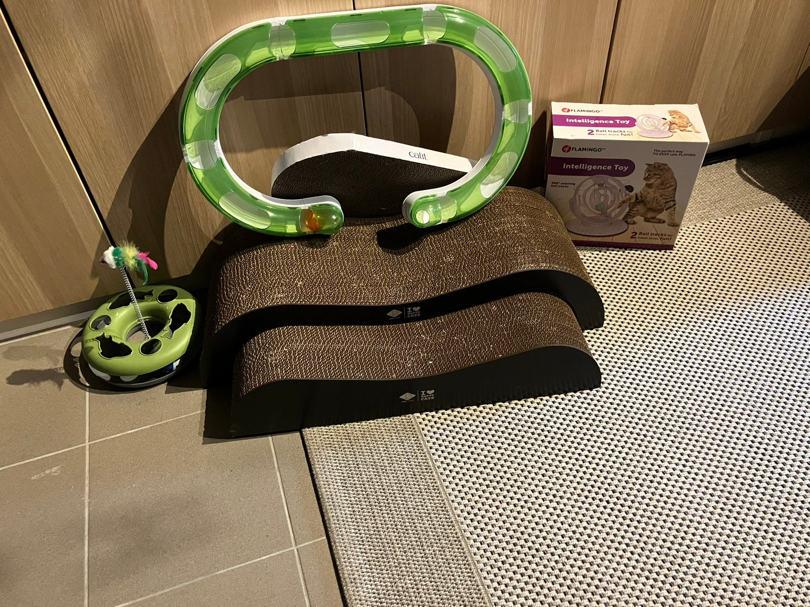 Pack de jouets pour chats et carton à gratter, Animaux & Accessoires, Enlèvement, Comme neuf, Jouets intelligents