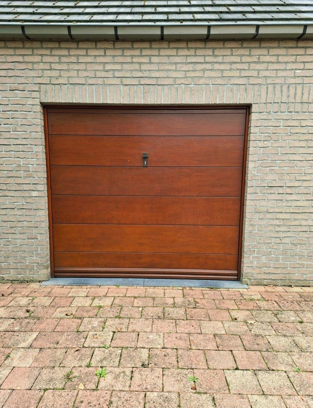 porte de garage en bois Meranti traité 2,34m. L. x 2.09 m H.