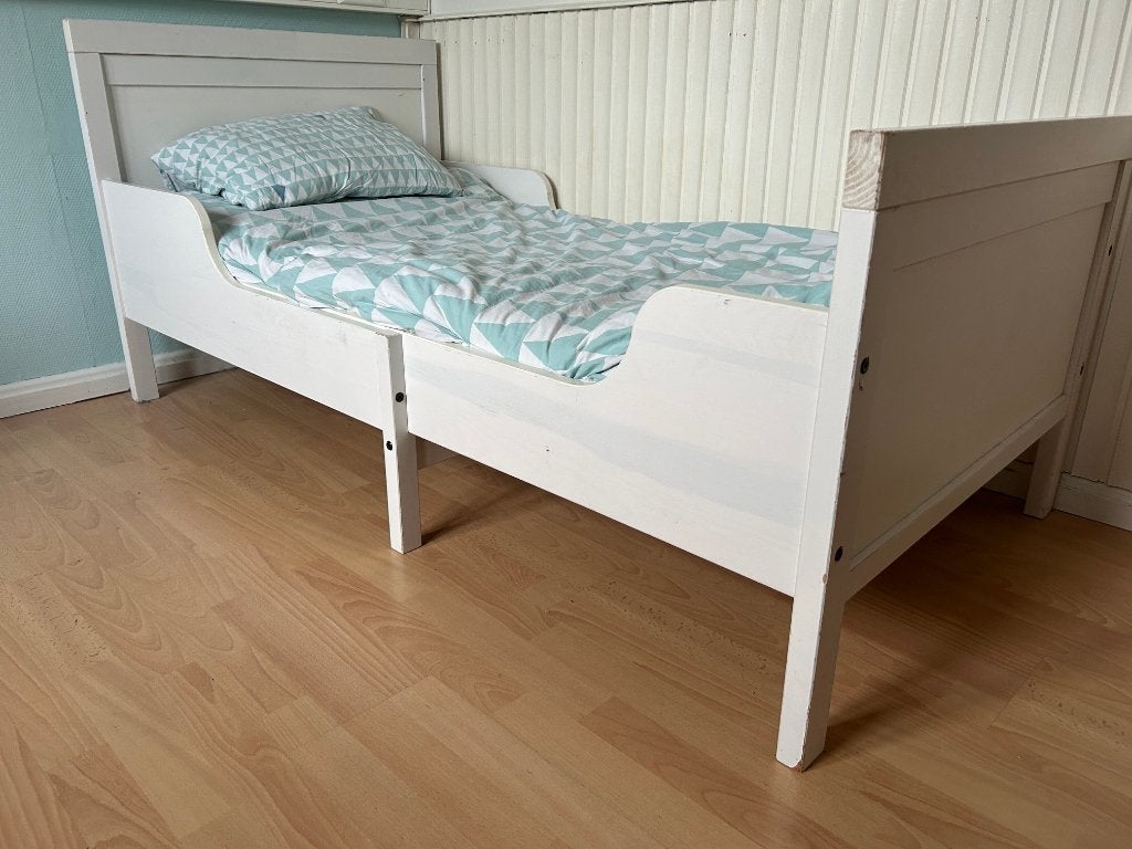 IKEA SUNDVIK wit evoluerend kinderbed — met boxspring, Kinderen en Baby's, Ophalen, Gebruikt, 70 tot 85 cm, Lattenbodem