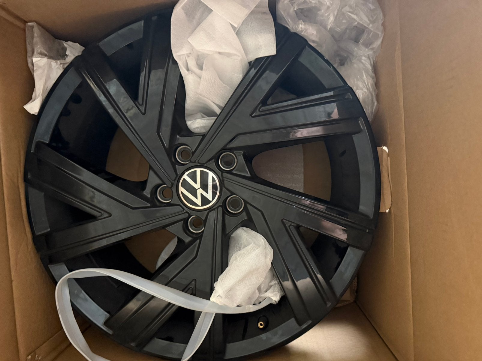 Lot de 4 jantes vw 18pouce plusOuMoin bonne état négociable, Autos, Volkswagen, Achat, Golf