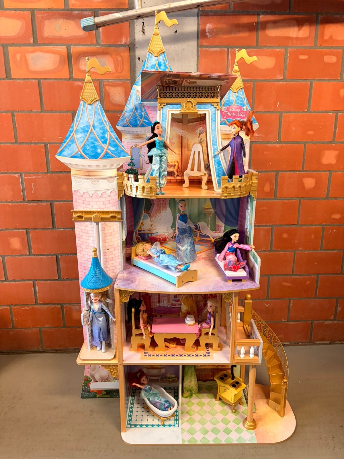 Dinsey princessen kasteel met 9 poppen, Kinderen en Baby's, Ophalen, Zo goed als nieuw