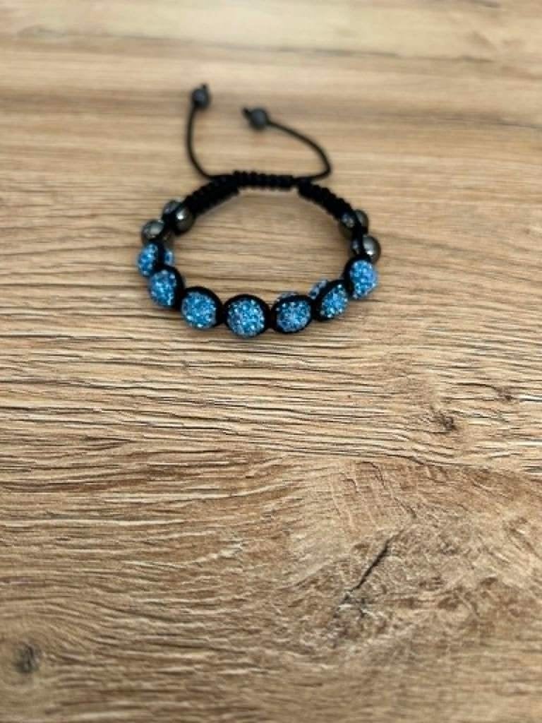 Bracelet Shamballa bleu clair, Bijoux, Sacs & Beauté, Bracelets, Enlèvement, Comme neuf, Bleu, Autres matériaux