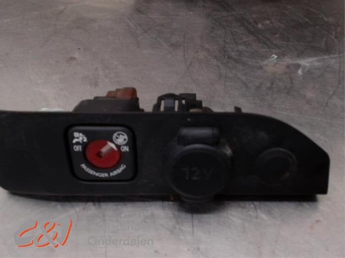 Prise 12 Volts d'un Peugeot Expert, -, 3 mois de garantie, Utilisé, -