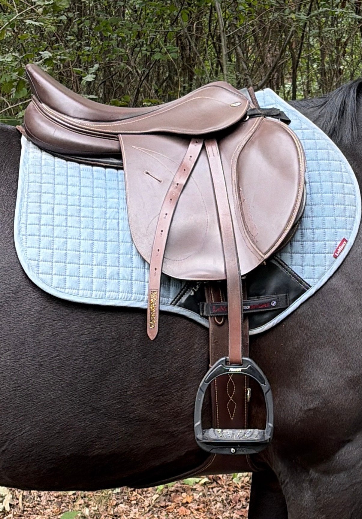Bruin springzadel Tekna, Dieren en Toebehoren, Tekna, M (17 inch), Inclusief stijgbeugels, Ophalen of Verzenden