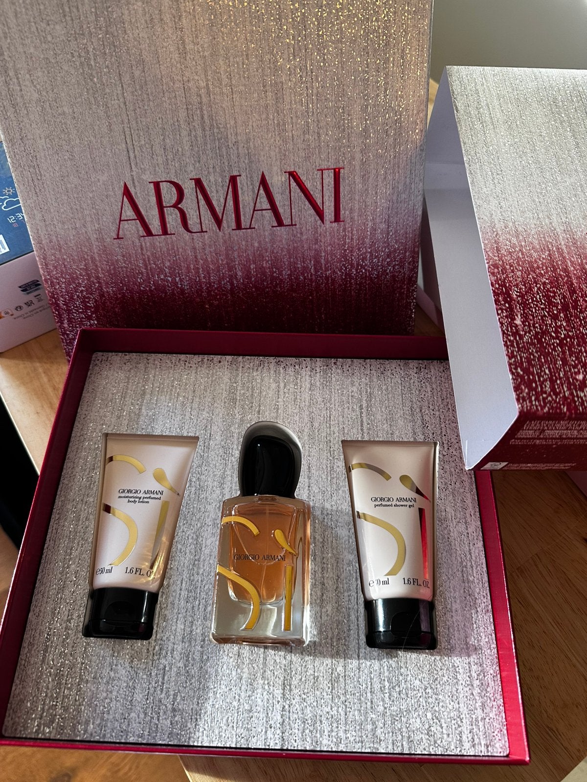 Armani Parfum Gift Box, Enlèvement ou Envoi, Comme neuf