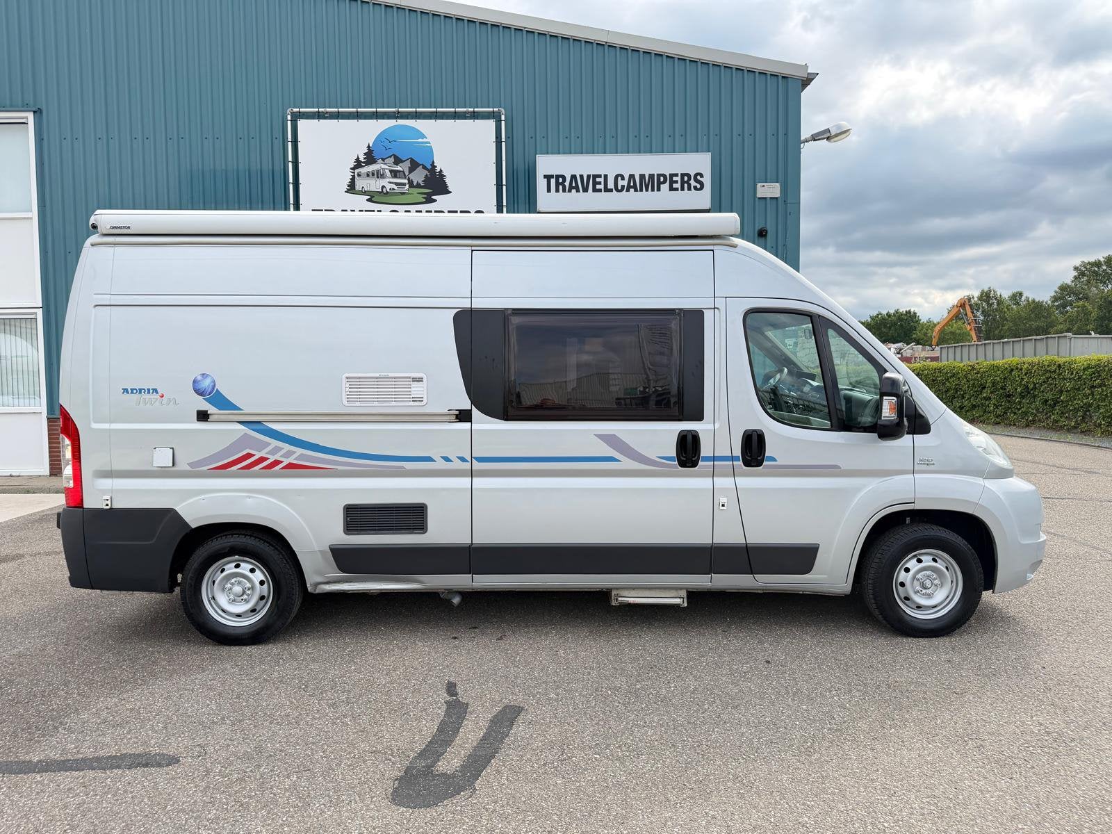 Adria Twin 2.3 MultiJet 120 PK | Bouwjaar 2012 | Motorairco, Caravans en Kamperen, Mobilhomes, Buscamper of Camperbus, Ringverwarming