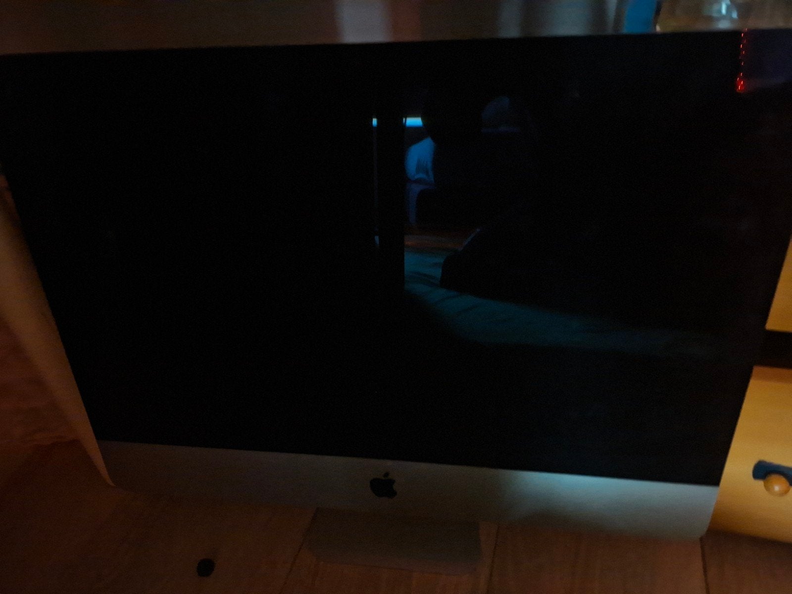Te koop staat onbekend komt met lader !, Informatique & Logiciels, Apple Desktops, Inconnu, Reconditionné, IMac, Enlèvement