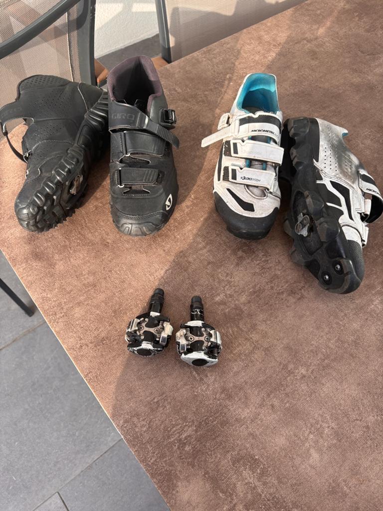 Complete fietsschoenen set (Giro & B'twin) inclusief pedalen, Fietsen en Brommers, Ophalen, Zo goed als nieuw